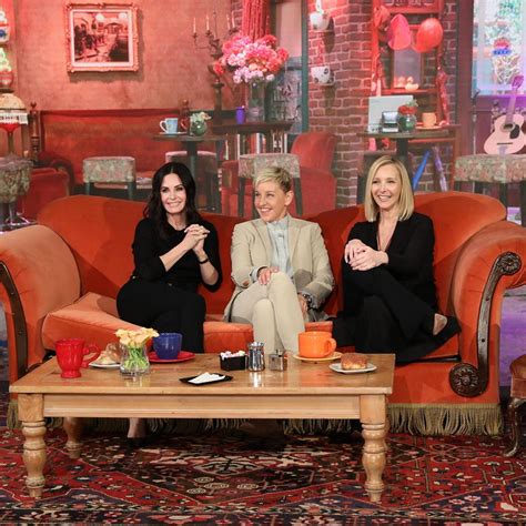 how-long-to-watch-all-courteney-cox-series-episodes Courteney Cox TV series binge-watching