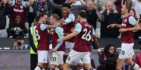 Manchester United vs West Ham football match